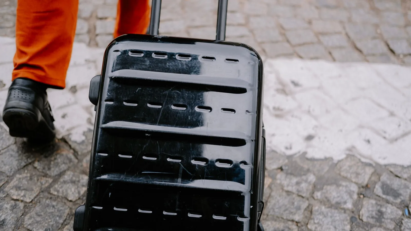carry-on luggage dimensions chart