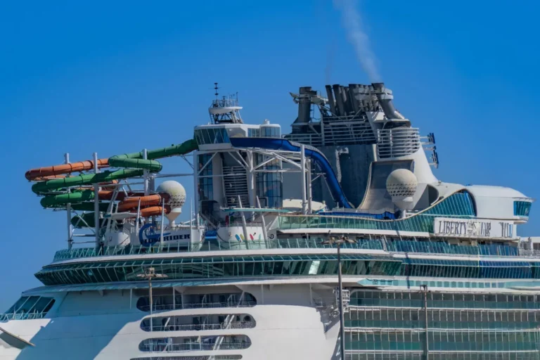 Carnival Cruise vs Royal Caribbean: Which Cruise Line Is Right for You?