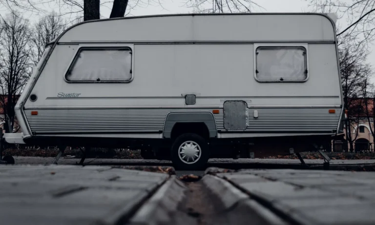 Travel Trailer vs Fifth Wheel: Which RV Is Right for You?