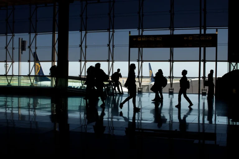 Carry On Luggage for International Travel: Sizes, Limits, and Smart Packing